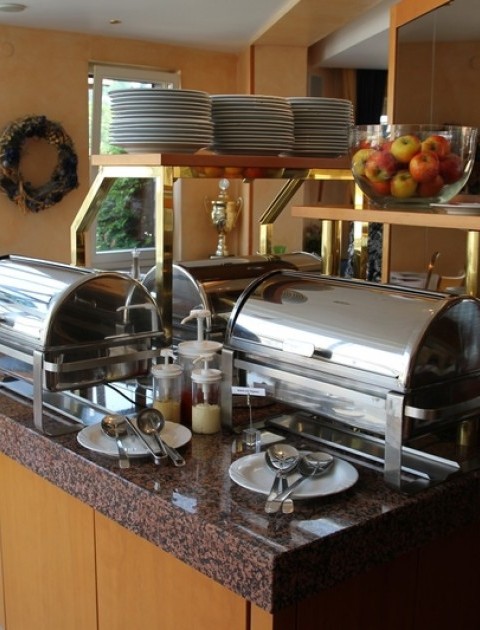 Mittagsbuffet Nürburgring Hotel am Tiergarten Mittagsbuffet Nürburgring Hotel am Tiergarten