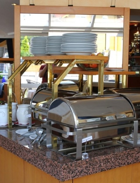 Mittagsbuffet Nürburg Hotel am Tiergarten Mittagsbuffet Nürburg Hotel am Tiergarten